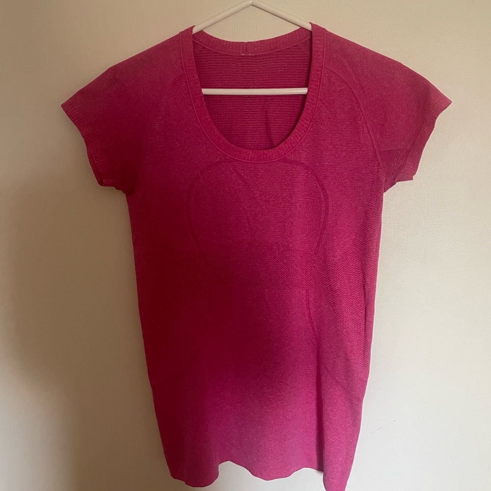 lululemon athletica Fuchsia Short Sleeve Swiftly Tee